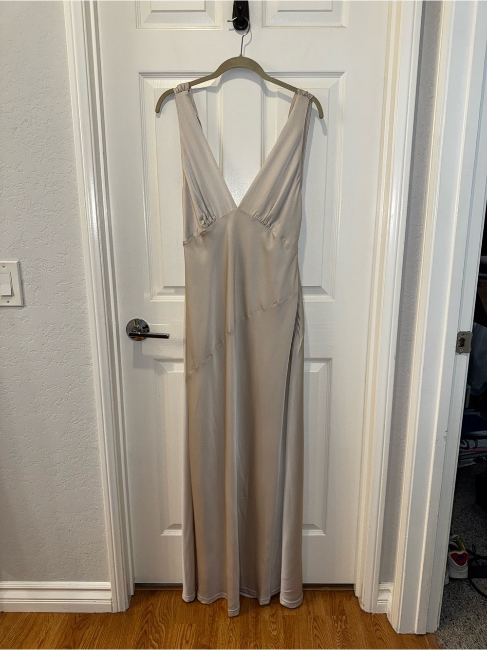 Meshki Nadia Maxi Satin Dress with Back Cowl in Silver Sz XL - Picture 9 of 16